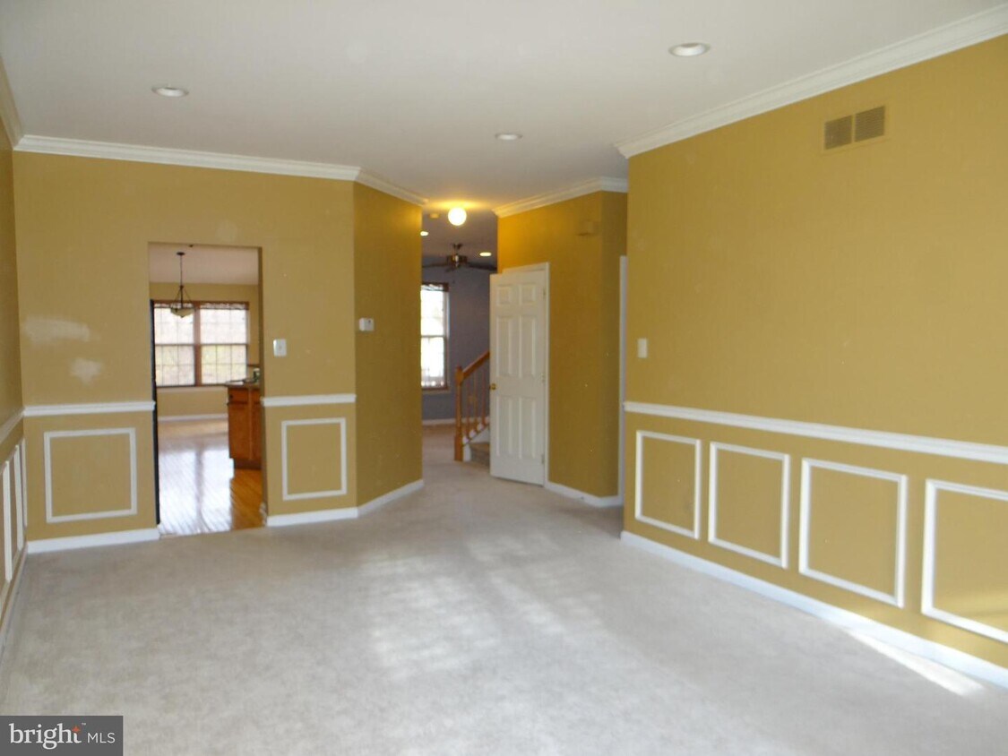 Primary Photo - 412 Nottingham Ln