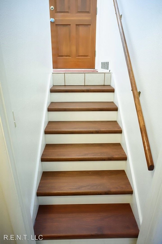 Building Photo - 3 br, 2 bath House - 668 E. Malibu