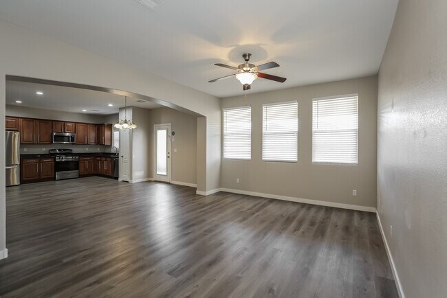 Foto del edificio - 1081 Crescent Falls St