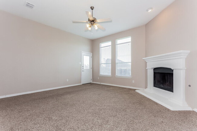 Foto del edificio - 4613 Daisy Leaf Dr