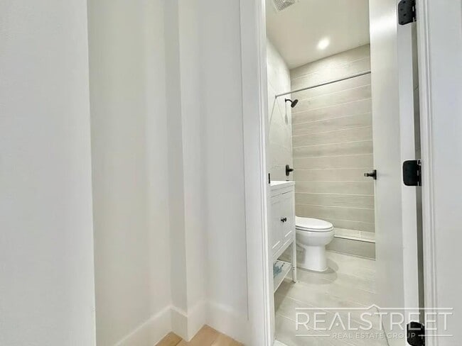 Foto del edificio - Brand new 3 bed 3 bath in the heart of Bushwick!