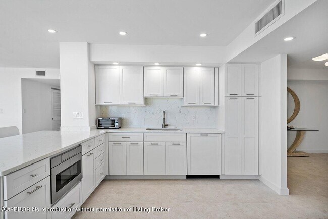 Building Photo - 3300 S Ocean Blvd