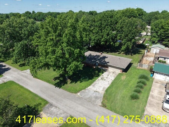 Foto del edificio - 203 S White Oak Ave
