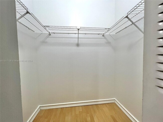 Foto del edificio - 8450 Lagos De Campo Blvd