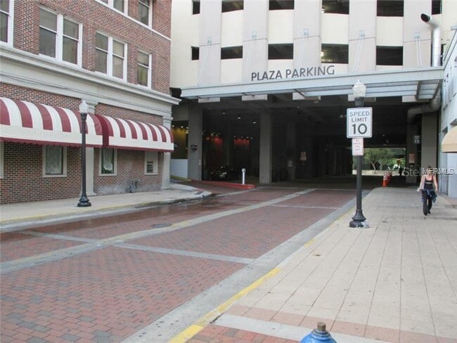 Foto del edificio - 155 S Court Ave