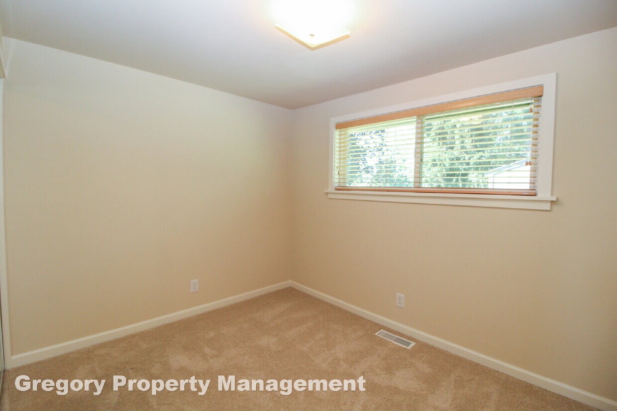 Charming updated 3-Bed/1-Bath Rambler on q... - Charming updated 3-Bed/1-Bath Rambler on q...
