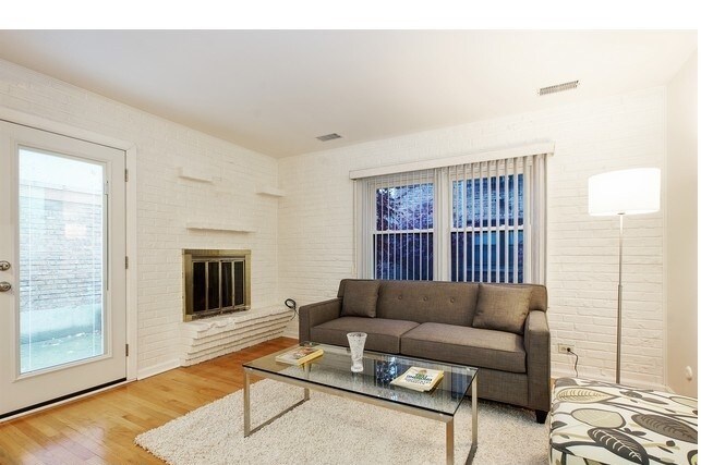 Foto del edificio - 455 W Grant Pl