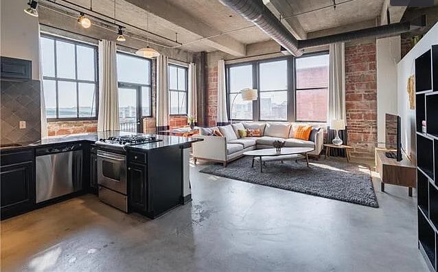 6th Floor Corner Unit - 1535 Walnut St