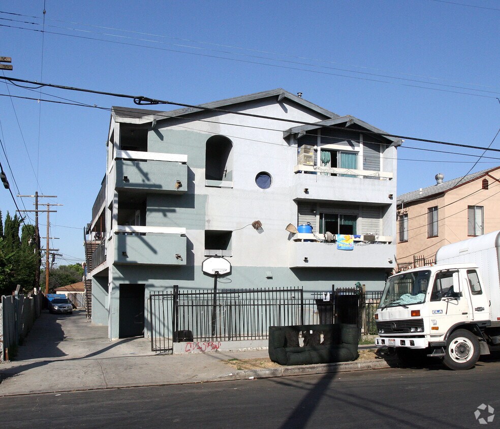 Building Photo - 3170 Estara Ave