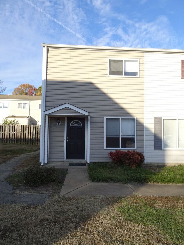 Primary Photo - 2 bedroom 1 bath Townhouse in Timberwoods