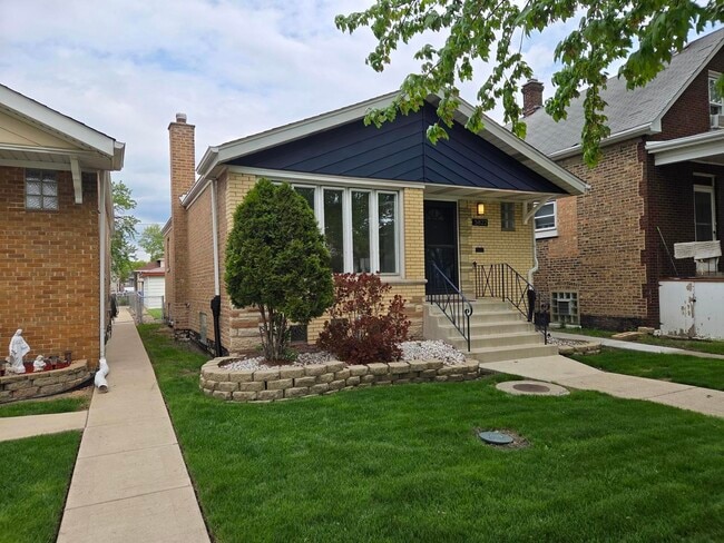 Building Photo - 5822 W 64th Pl