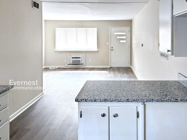 Foto del edificio - 7740 Rugby Ave