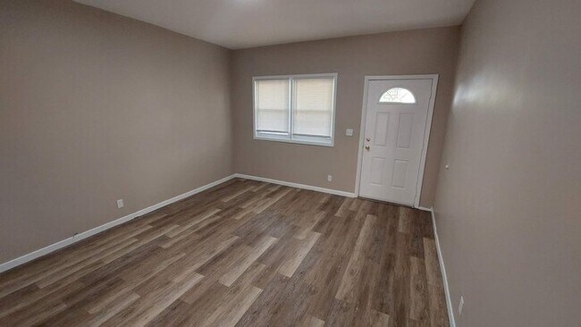 Foto del edificio - newly remodeled 3 bedroom downstairs
