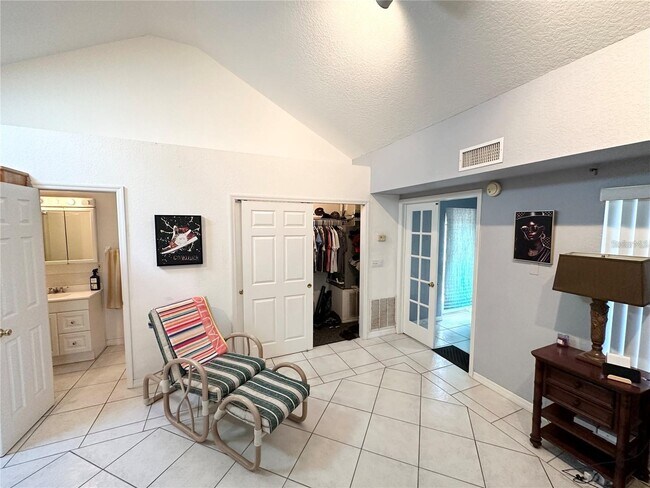 Foto del edificio - 26 Woodbury Dr