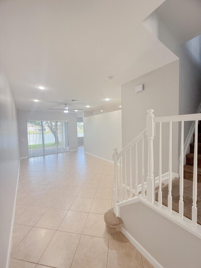 Building Photo - 2125 SW Cape Cod Dr