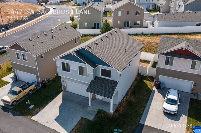 Building Photo - 1447 SW Sagebrush Ln