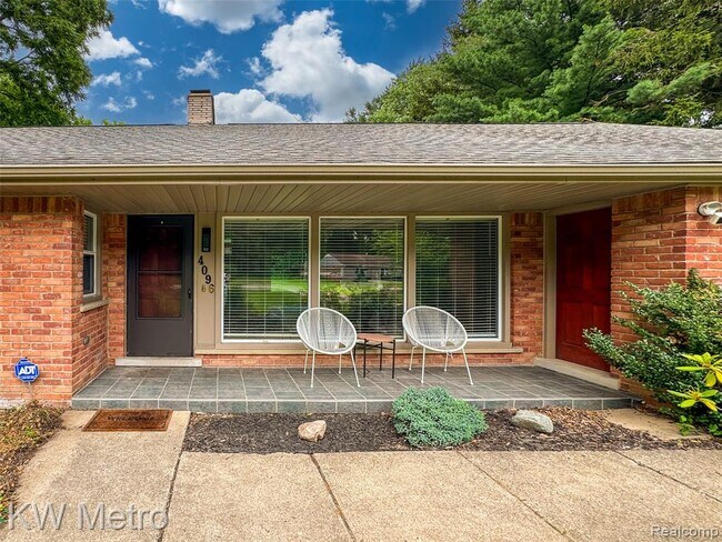 Building Photo - 4096 Chestnut Hill Dr
