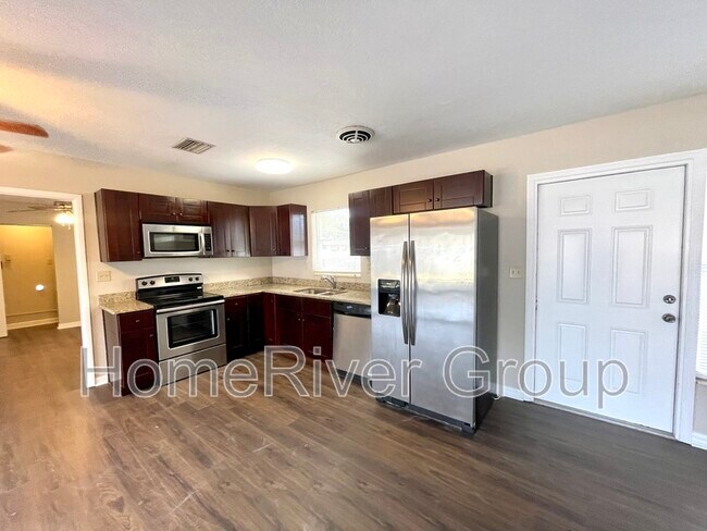 Foto del edificio - 7265 17th St N