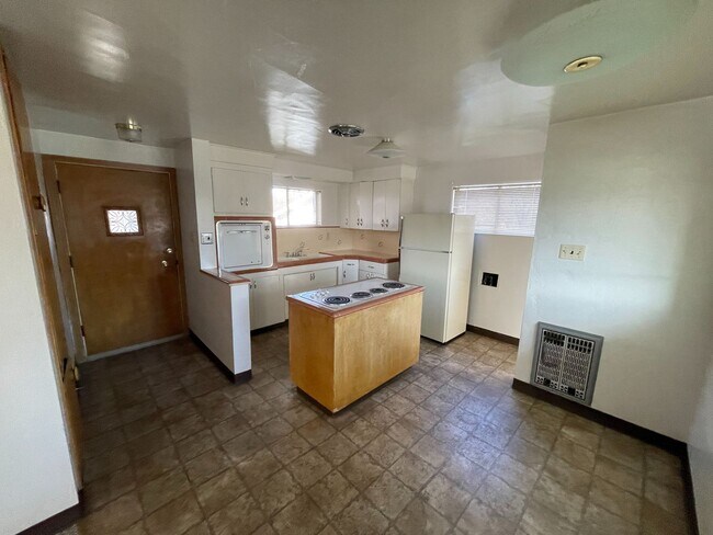 Building Photo - SV T 1824