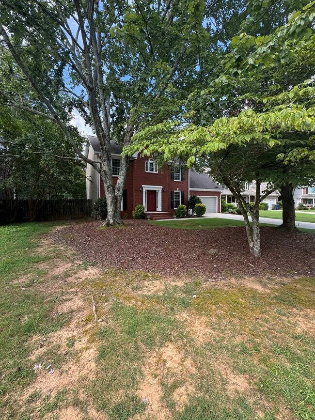 Building Photo - 2000/3 br/2.5 ba/ 2,330 sqft
