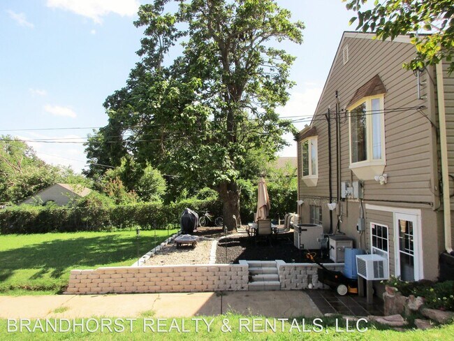 Building Photo - 2 br, 1 bath House - 618 1/2 N. 5TH