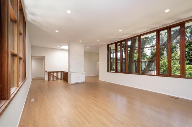 Building Photo - 2180 Forest View Ave