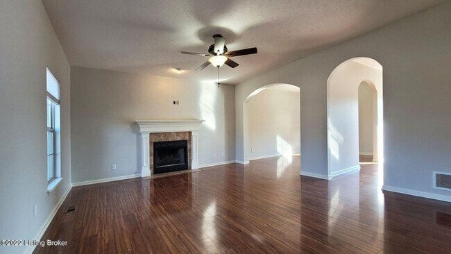 Foto del edificio - Beautiful Home East Jefferson For Rent