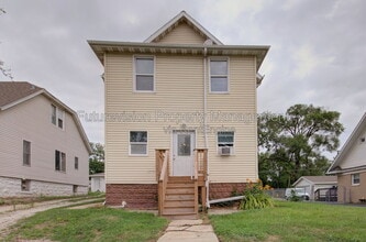 Building Photo - 813 Woods Ave