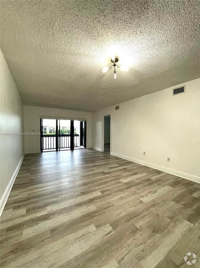Building Photo - 8875 Fontainebleau Blvd