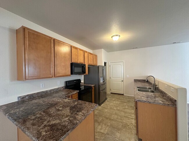 Building Photo - Amazing 3/3/2 Town Home in Gated Community!!!