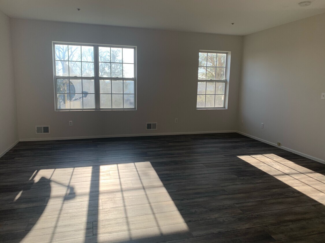 Living Room - 705 Tallwood Ln