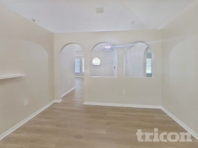 Foto del edificio - 250 Canterbury Ct