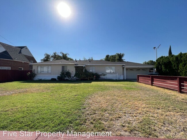 Building Photo - 3 br, 2 bath House - 1004 W. Yosemite Ave