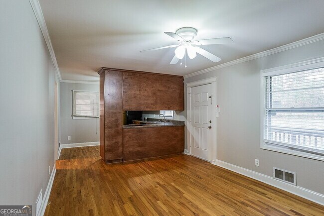 Foto del edificio - 6236 Queens Rd