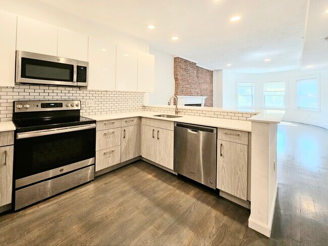 Foto del edificio - 1402 Beacon St