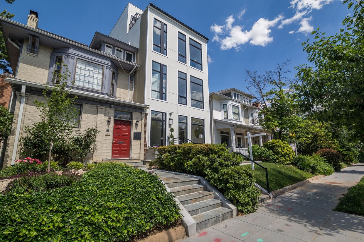 Foto principal - 5301 Connecticut Ave NW