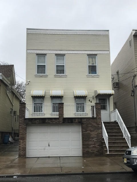 Primary Photo - 44 W 7th St