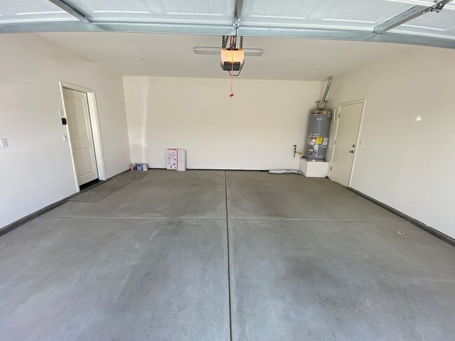 Building Photo - NW home located in Greystone subdivision