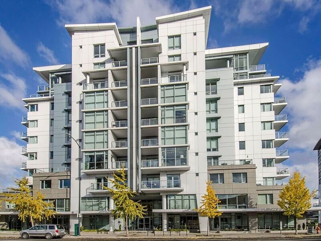 Primary Photo - Premier 2 Bed/2 Bath Luxury Waterfront Pea...