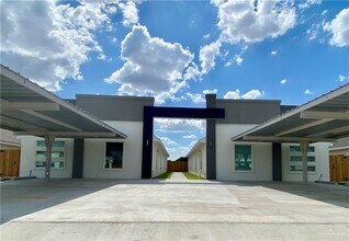 Building Photo - 9 Angelina Dr