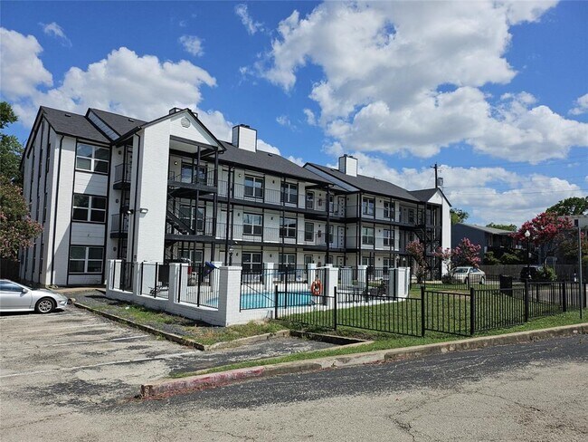 Foto del edificio - 6409 Burns St