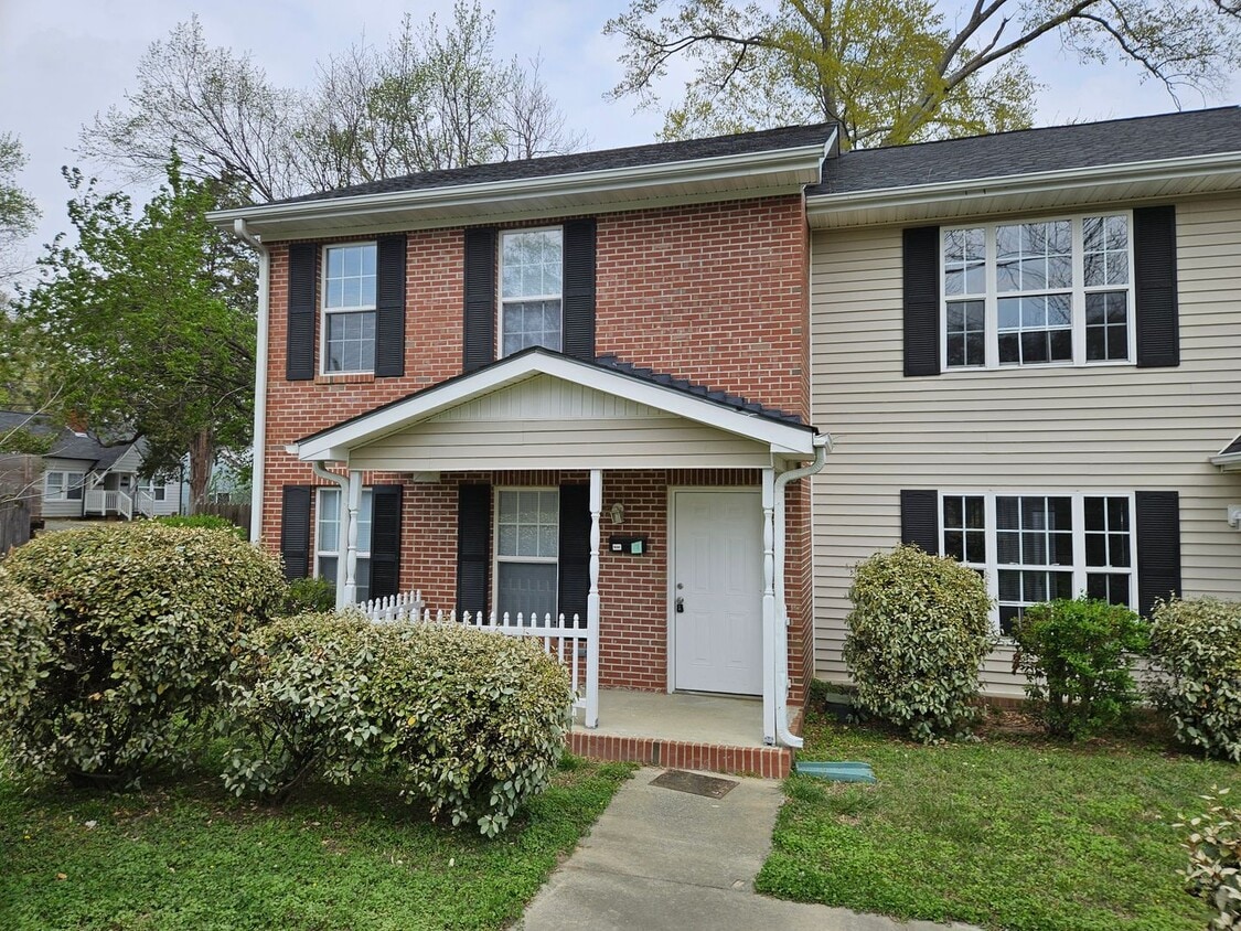Primary Photo - Lovely 2br 2.5ba End Unit Townhome! Availa...