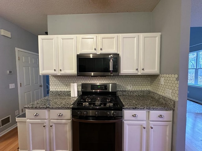 Foto del edificio - 7791 Everest Ln N