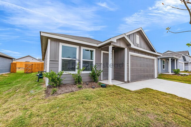 Foto del edificio - 3012 Yellow Pine Ave