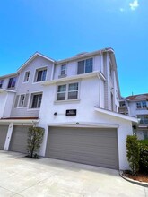 Building Photo - 820 Harbor Cliff Way