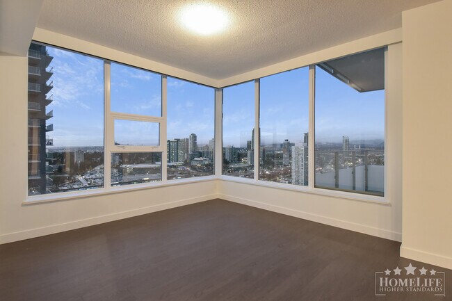 Photo du bâtiment - Resort-Style Luxury Living in Surrey City ...