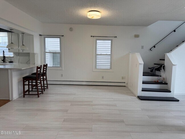 Foto del edificio - 27 McElwain Ave