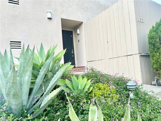 Building Photo - 1433 S Beverly Dr