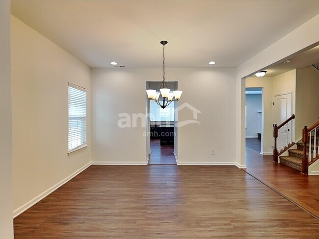 Building Photo - 1013 Silverwood Dr