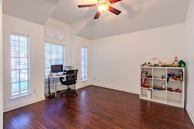 Building Photo - 20922 Clovermeadow
